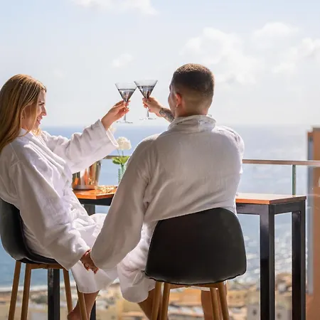 Apartmán 24th Floor Luxury Sea View Pools Gym & Rooftop I Mercury Tower *