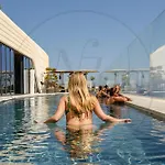 24th Floor Luxury Sea View Pools Gym & Rooftop I Mercury Tower