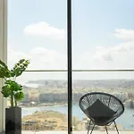 24th Floor Luxury Sea View Pools Gym & Rooftop I Mercury Tower Appartement San Ġiljan