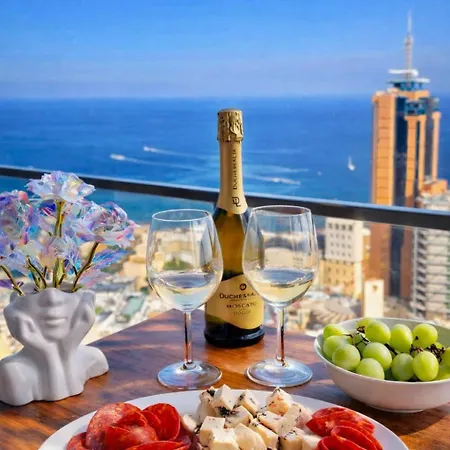 24th Floor Luxury Sea View Pools Gym & Rooftop I Mercury Tower Appartement