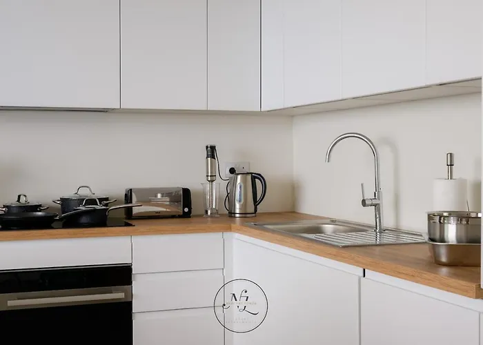 Апартаменты 24th Floor Luxury Sea View Pools Gym & Rooftop I Mercury Tower *