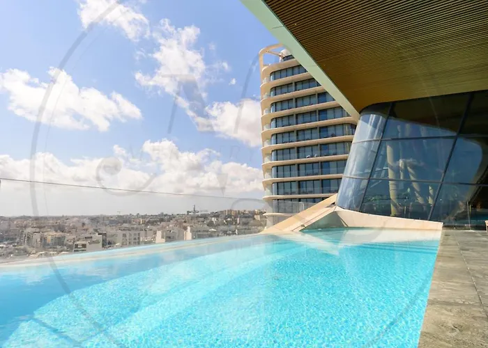 24th Floor Luxury Sea View Pools Gym & Rooftop I Mercury Tower *