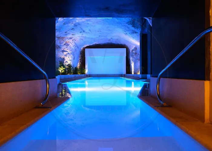 Апартаменты 24th Floor Luxury Sea View Pools Gym & Rooftop I Mercury Tower *