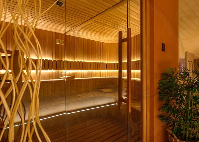 24th Floor Luxury Sea View Pools Gym & Rooftop I Mercury Tower Апартаменты