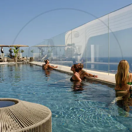 24th Floor Luxury Sea View Pools Gym & Rooftop I Mercury Tower